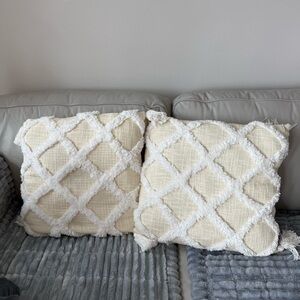 Bundle of 2 Tufted Trellis Decorative 20" Square Throw Pillows in Natural EUC